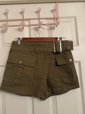 High-Waist Olive Cargo Mini Skort with Belt